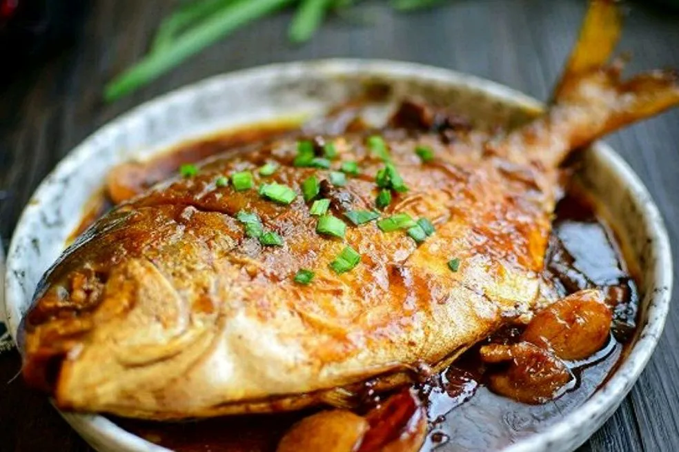 杞子麥冬燒鯧魚，**補腎好佳肴